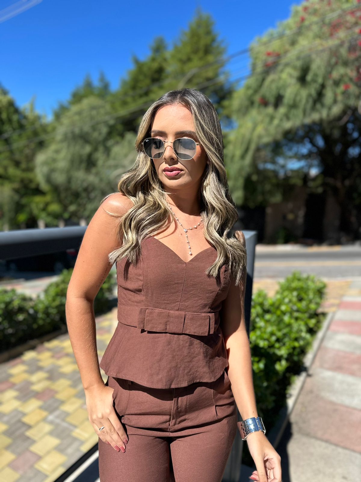 Conjunto em alfaiataria com laço Frontal